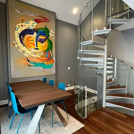3-Story Townhome Free Parking Private Patio Washer-Dryer